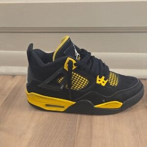 Jordan 4s Thunders Kids Sneakers - Black and Yellow.  Size 6Y